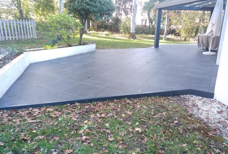 Réalisation d'une terrasse sur plot à Sautron Carreleur Faïencier Plombier