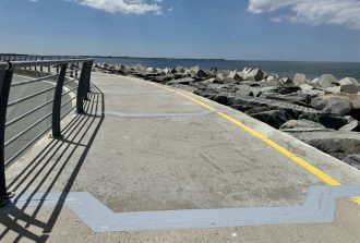 pose de resine sur la digue du port de la turballe