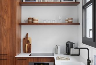 Calissence Bois Agenceur Cuisiniste Fabricant de mobilier Fabrication Menuisier Mobilier Parqueteur Parquets Poseur de cuisine Réalisation Terrasses