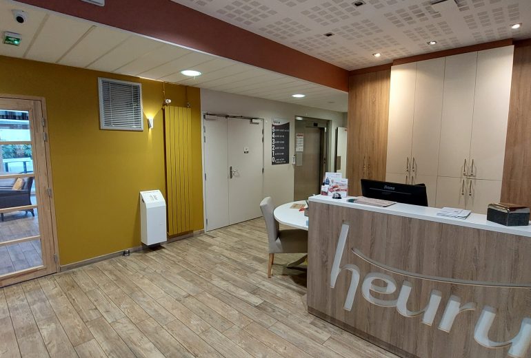 Rénovation hall et salon d'une résidence stereden à Nantes Décorateur d'intérieur Peintre Peintre d'extérieur Peintre d'intérieur