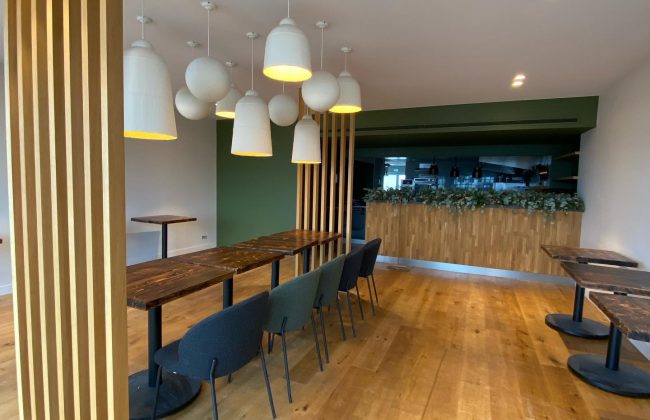 Mise en place d'un plafond tendu ! Parqueteur Peintre Peintre d'intérieur Plaquiste Solier moquettiste