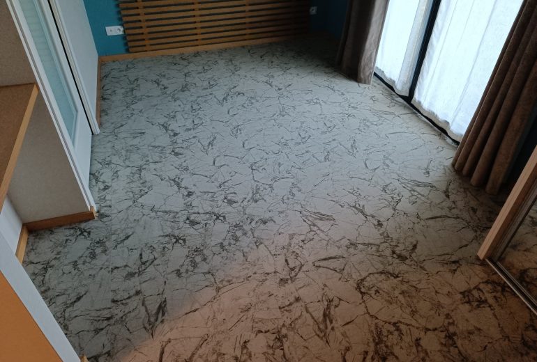 Pose de lames flotex dans hôtel Parqueteur Solier moquettiste