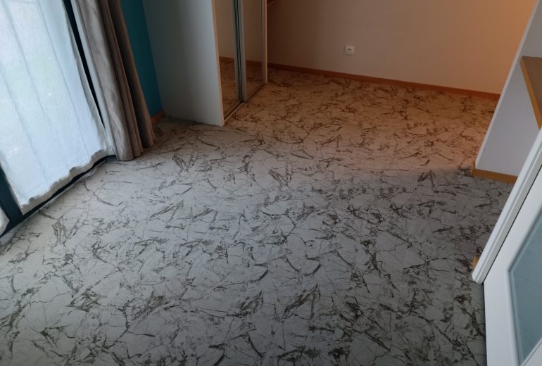 Pose de lames flotex dans hôtel Parqueteur Solier moquettiste