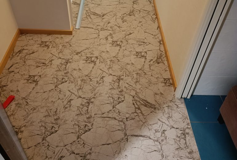 Pose de lames flotex dans hôtel Parqueteur Solier moquettiste