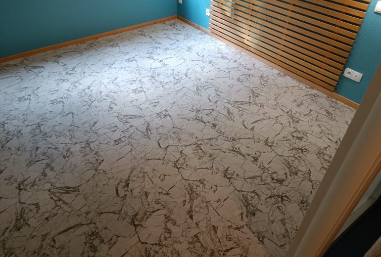 Pose de lames flotex dans hôtel Parqueteur Solier moquettiste