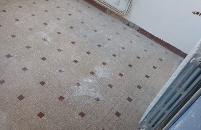 Pose dalles pvc sur sous-couche plombante adhésive Gerflor Parqueteur Solier moquettiste