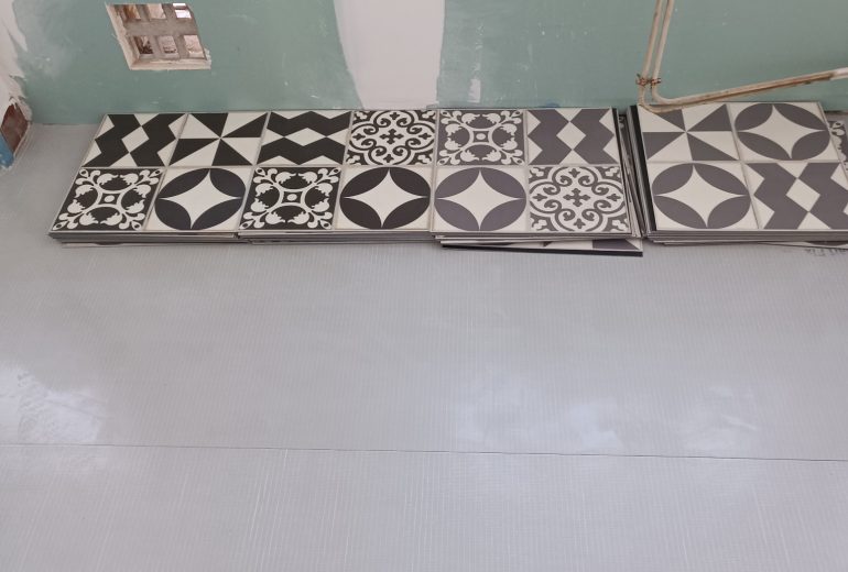 Pose dalles pvc sur sous-couche plombante adhésive Gerflor Parqueteur Solier moquettiste