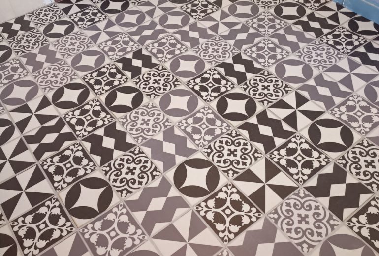 Pose dalles pvc sur sous-couche plombante adhésive Gerflor Parqueteur Solier moquettiste