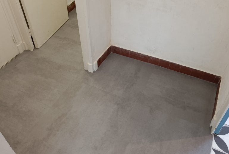 Pose dalles pvc sur sous-couche plombante adhésive Gerflor Parqueteur Solier moquettiste
