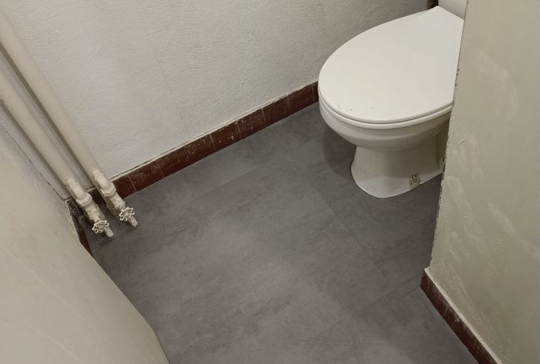 Pose dalles pvc sur sous-couche plombante adhésive Gerflor Parqueteur Solier moquettiste