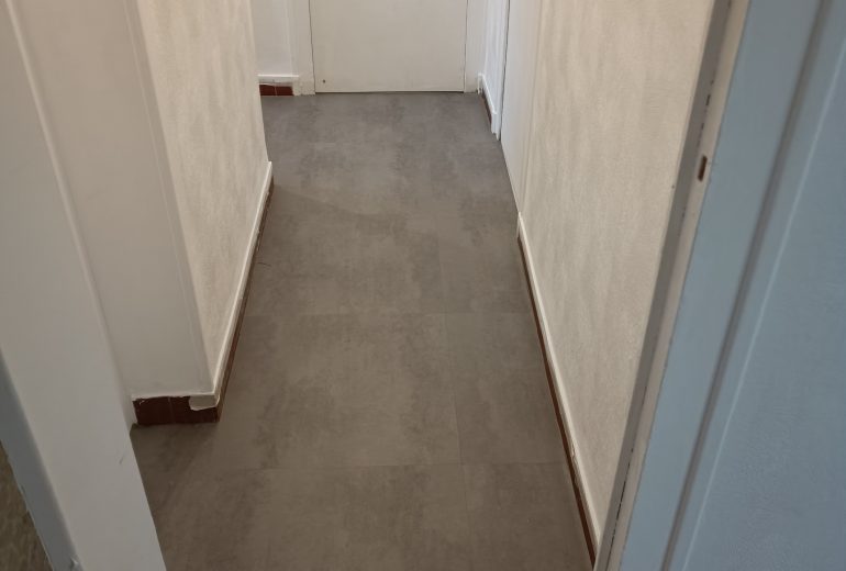 Pose dalles pvc sur sous-couche plombante adhésive Gerflor Parqueteur Solier moquettiste