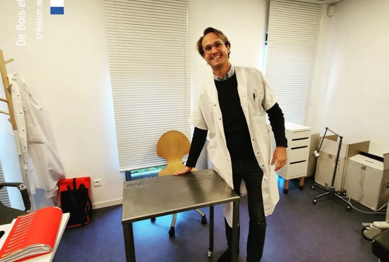 Création Table d'Auscultation pour Clinique de la Main Agenceur Ebéniste Fabricant de mobilier Menuisier