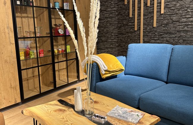 Un projet ? Notre showroom vous attend à Nantes ! Agenceur Concepteur de dressings et rangements Cuisiniste Poseur de cuisine