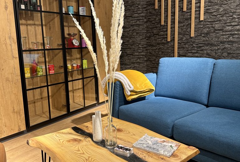 Un projet ? Notre showroom vous attend à Nantes ! Agenceur Concepteur de dressings et rangements Cuisiniste Poseur de cuisine
