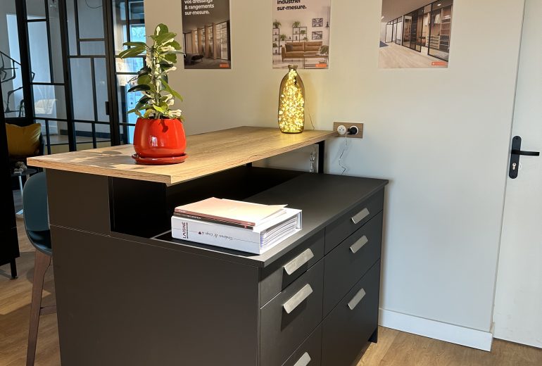 Un projet ? Notre showroom vous attend à Nantes ! Agenceur Concepteur de dressings et rangements Cuisiniste Poseur de cuisine