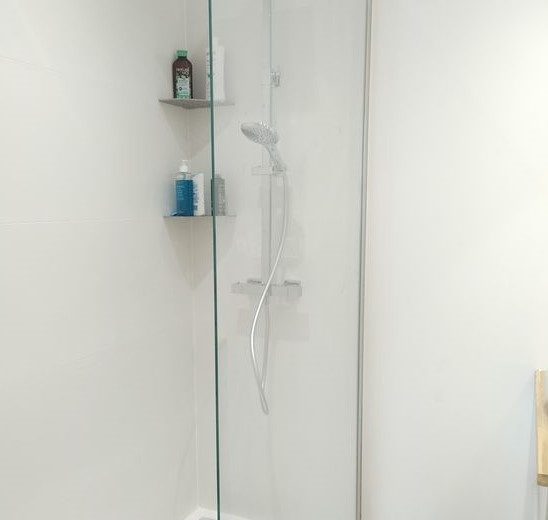Concept salle de bain clé en main à Nantes Carreleur Faïencier Plombier