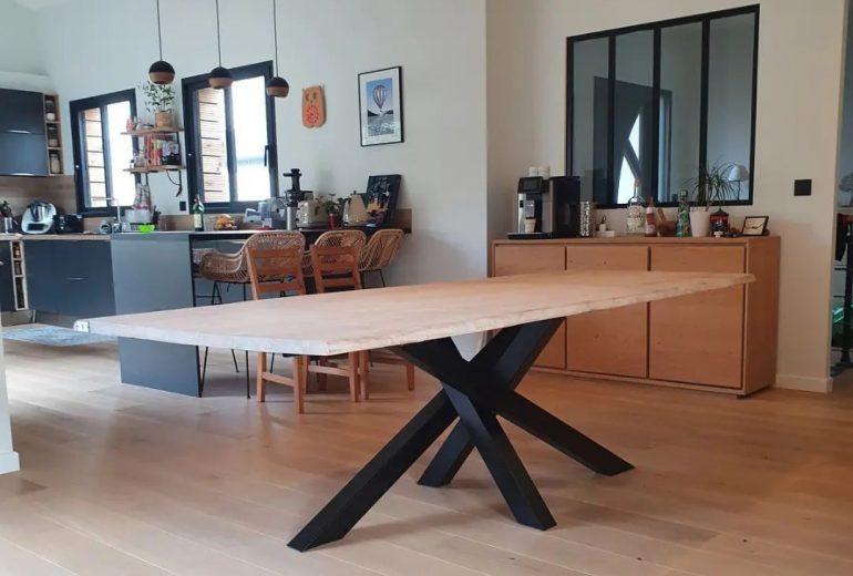 Table à manger en chêne massif Agenceur Ebéniste Fabricant de mobilier Menuisier