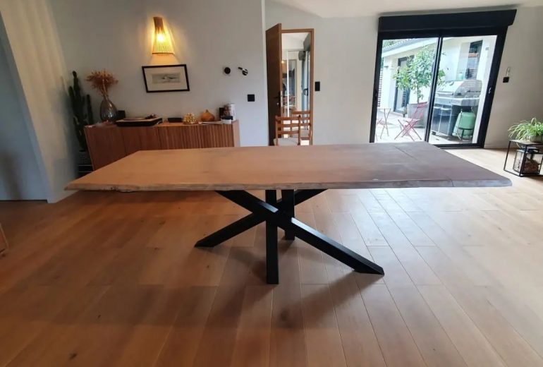 Table à manger en chêne massif Agenceur Ebéniste Fabricant de mobilier Menuisier