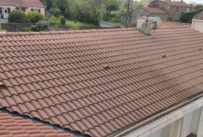 Rénovation toiture tuiles ciment Redland Clisson 44190 Charpentier Couvreur Zingueur