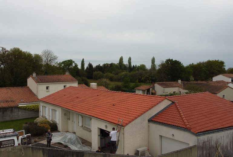 Rénovation toiture tuiles ciment Redland Clisson 44190 Charpentier Couvreur Zingueur