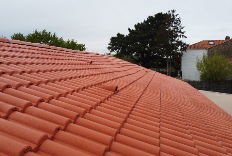 Rénovation toiture tuiles ciment Redland Clisson 44190 Charpentier Couvreur Zingueur