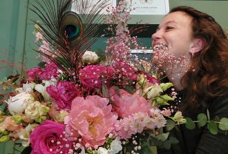 Bourgeon Fleuriste Baptême et naissance Bouquet de deuil Compositions florales Décorateur floral Événement Fleuriste Fleurs séchées Mariage Plantes