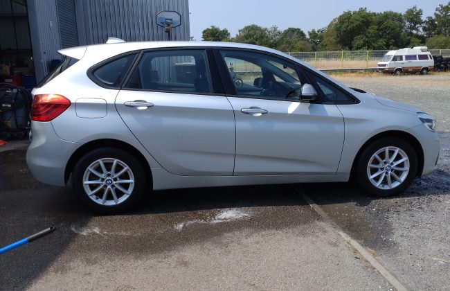Lavage intérieur et extérieur pour cette BMW série 2 Nettoyeur automobile
