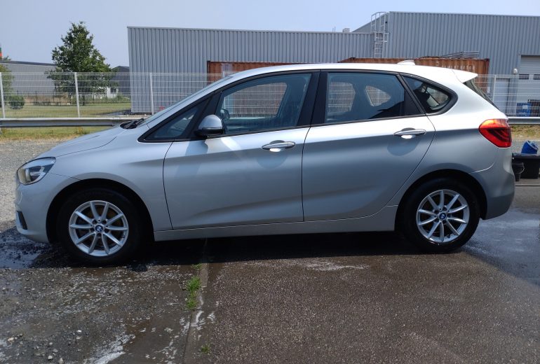 Lavage intérieur et extérieur pour cette BMW série 2 Nettoyeur automobile