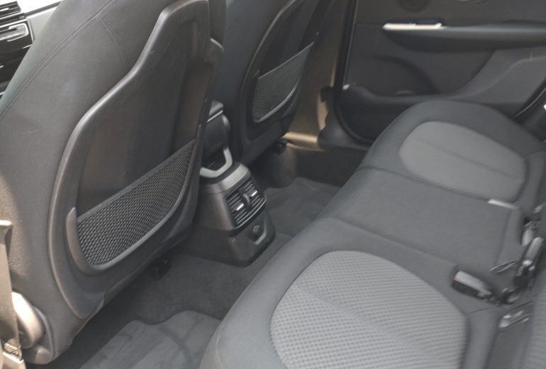 Lavage intérieur et extérieur pour cette BMW série 2 Nettoyeur automobile