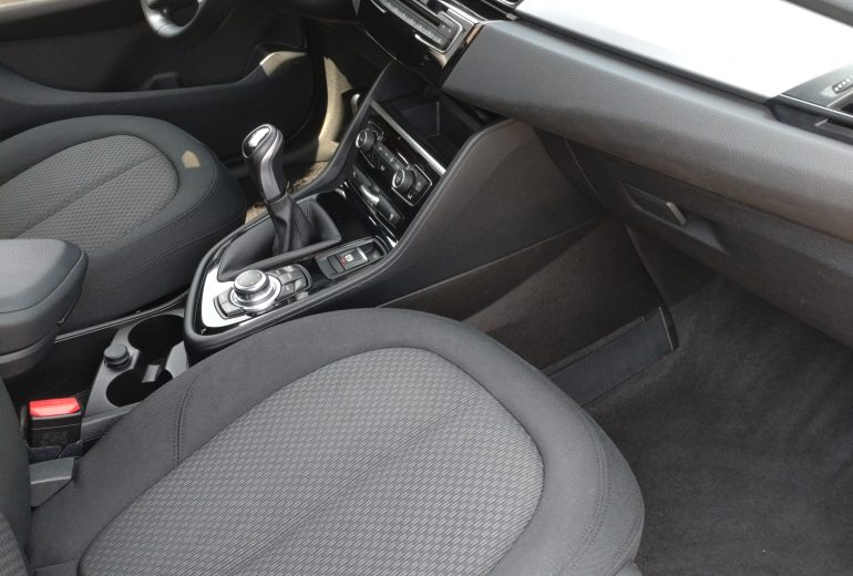 Lavage intérieur et extérieur pour cette BMW série 2 Nettoyeur automobile