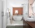 Une salle de bains douce et graphique Architecte d'intérieur Maître d'oeuvre