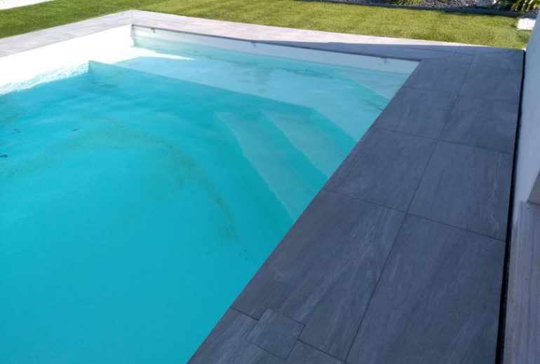 Carrelage de piscine avec le retour des beaux jours Carreleur Faïencier Plombier