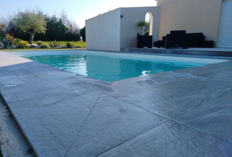 Carrelage de piscine avec le retour des beaux jours Carreleur Faïencier Plombier