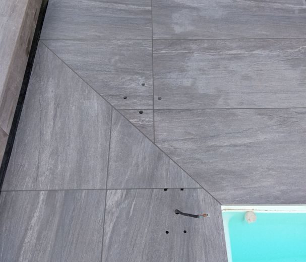 Carrelage de piscine avec le retour des beaux jours Carreleur Faïencier Plombier