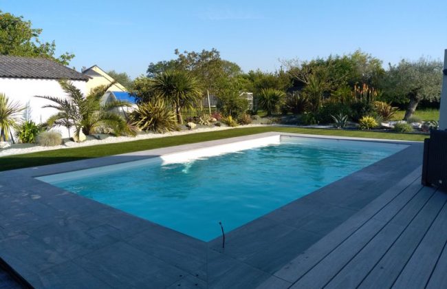 Carrelage de piscine avec le retour des beaux jours Carreleur Faïencier Plombier