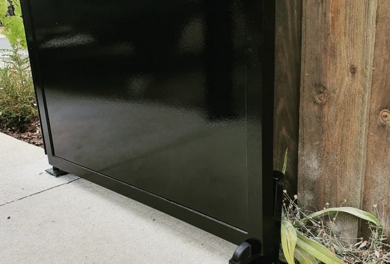 Portillon et bardage sur mesure Agenceur Ebéniste Fabricant de mobilier Menuisier Métallier