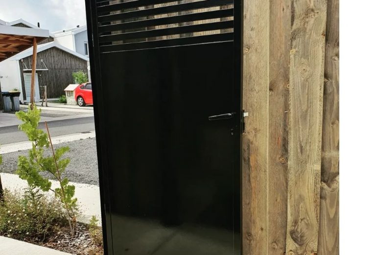 Portillon et bardage sur mesure Agenceur Ebéniste Fabricant de mobilier Menuisier Métallier