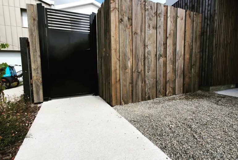 Portillon et bardage sur mesure Agenceur Ebéniste Fabricant de mobilier Menuisier Métallier