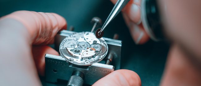 Idées cadeaux de Noël 2023 : Vous êtes plutôt montres ou bijoux ?