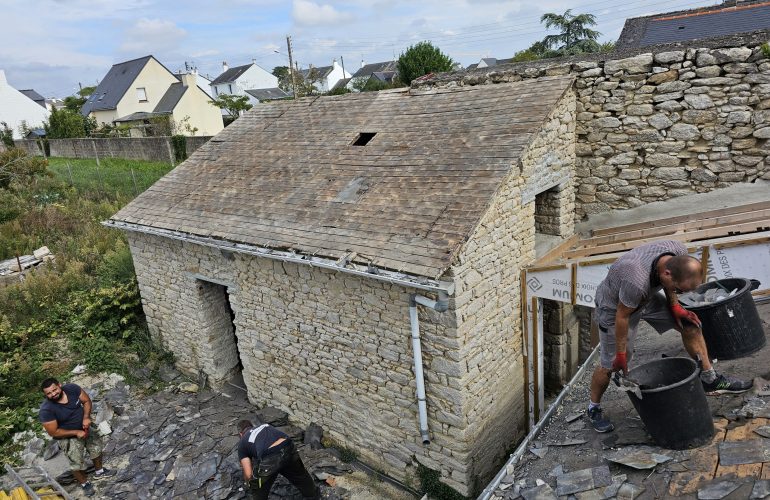 Dernière rénovation de toiture Charpentier Couvreur Poseur de gouttière Zingueur