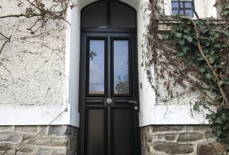 Sarl Bournigal Expert Fenêtre Évacuation des anciennes fenêtres Fenêtres Fenêtres sur-mesure Fenêtrier Installateur de pergola et store Installateur de portails et portes de garage Menuisier Portails Portes Pose Pose de fenêtres Réparateur de portails et portes de garage Réparateur de volets Storiste Volets