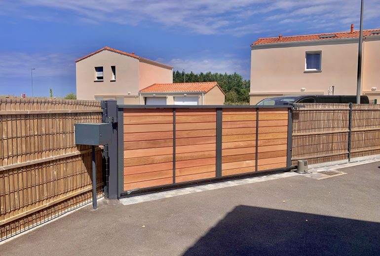 Portail bois sur mesure à Nantes par Bournigal