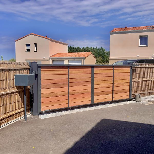 Portail bois sur mesure à Nantes par Bournigal