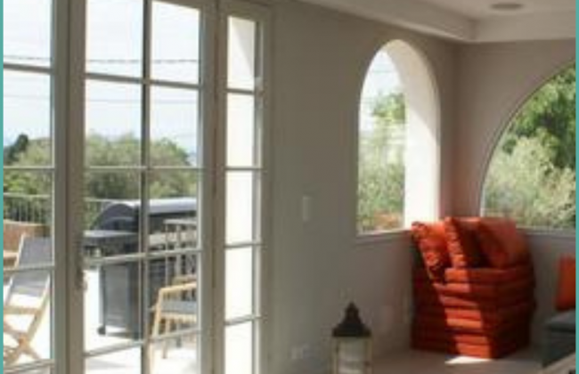 Vous souhaitez installer de nouvelles fenêtres ? Fenêtrier Installateur de pergola et store Installateur de portails et portes de garage Menuisier