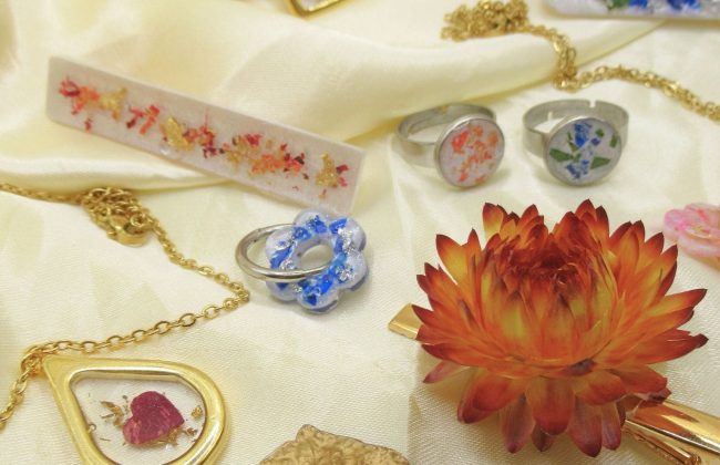 IDEES CADEAUX : Le bijou mystère Créateur d'accessoires Créateur de bijoux créateur de bougies