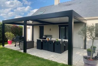 SARL Sébastien Cornilleau Fenêtres Fenêtrier Installateur de pergola et store Installateur de portails et portes de garage Menuisier Portails Portes Pose de fenêtres Storiste Volets