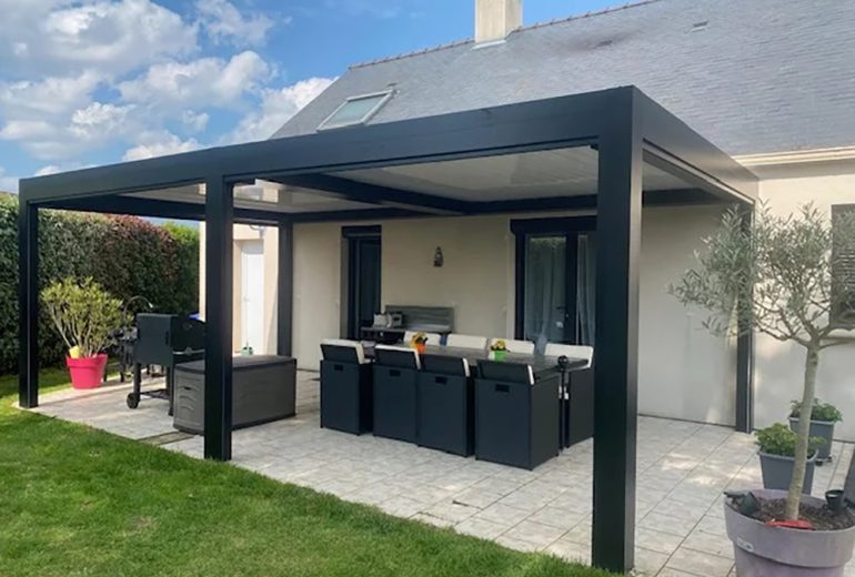 SARL Sébastien Cornilleau Fenêtres Fenêtrier Installateur de pergola et store Installateur de portails et portes de garage Menuisier Portails Portes Pose de fenêtres Storiste Volets