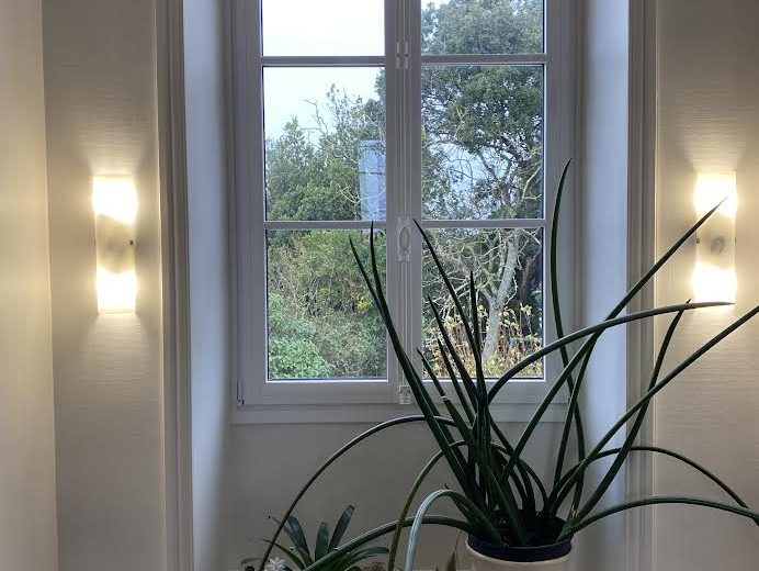 🏡✨ Élégance et Performance 🏡✨ : Nouvel ensemble de menuiseries d’une maison à pont-Saint-Martin Fenêtrier Installateur de pergola et store Installateur de portails et portes de garage Menuisier