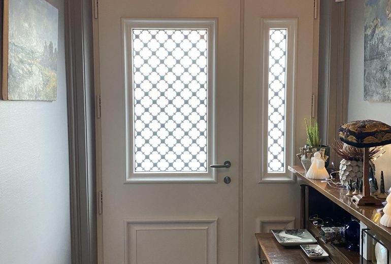 🏡✨ Élégance et Performance 🏡✨ : Nouvel ensemble de menuiseries d’une maison à pont-Saint-Martin Fenêtrier Installateur de pergola et store Installateur de portails et portes de garage Menuisier