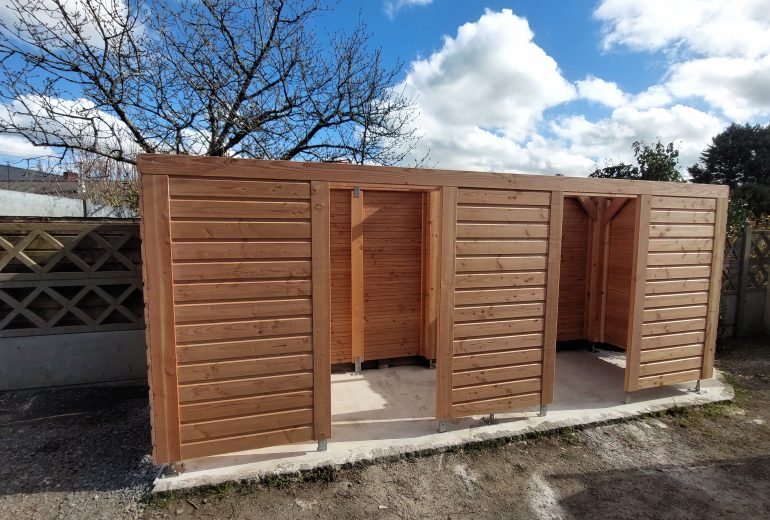 Conception et fabrication d'un abri en bois sur-mesure Agenceur Concepteur de dressings et rangements Ebéniste Fabricant de mobilier Menuisier